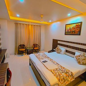 P Palace - Near Kashi Vishwanath Temple